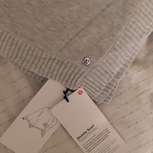 EUC Lululemon Divinity Poncho Scarf